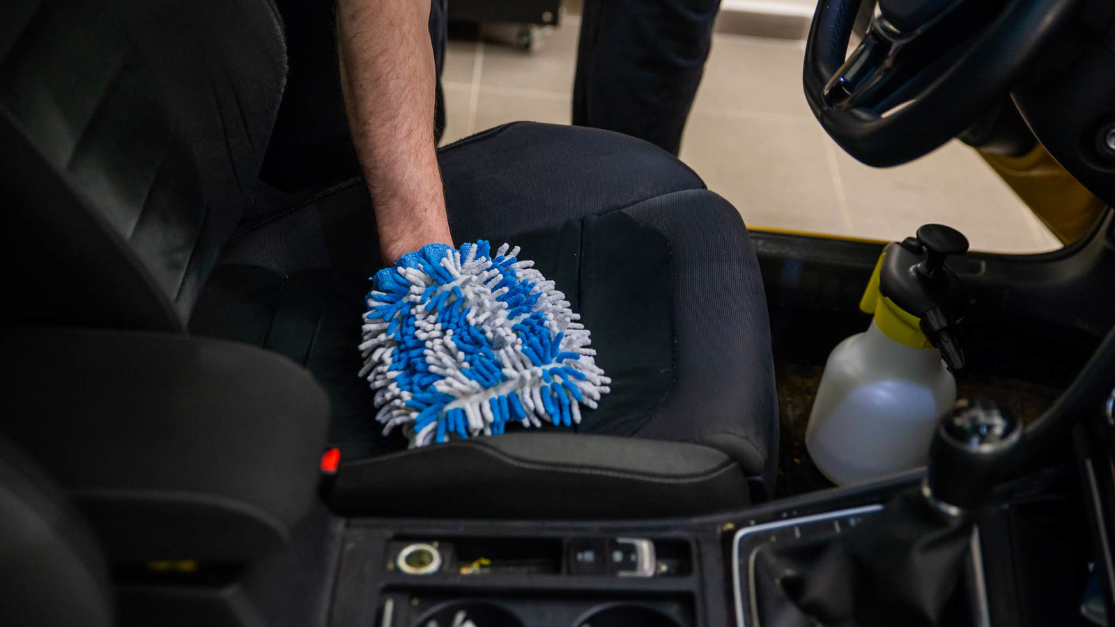 Jak šetrně umýt auto?